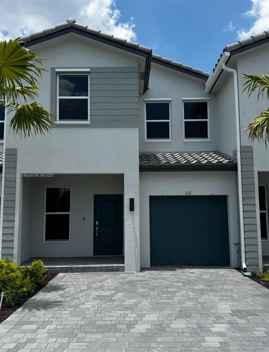 112 Sw 184 Way 112, Pembroke Pines, Miami-Dade County, Florida - 3 Bedrooms  
3 Bathrooms - 