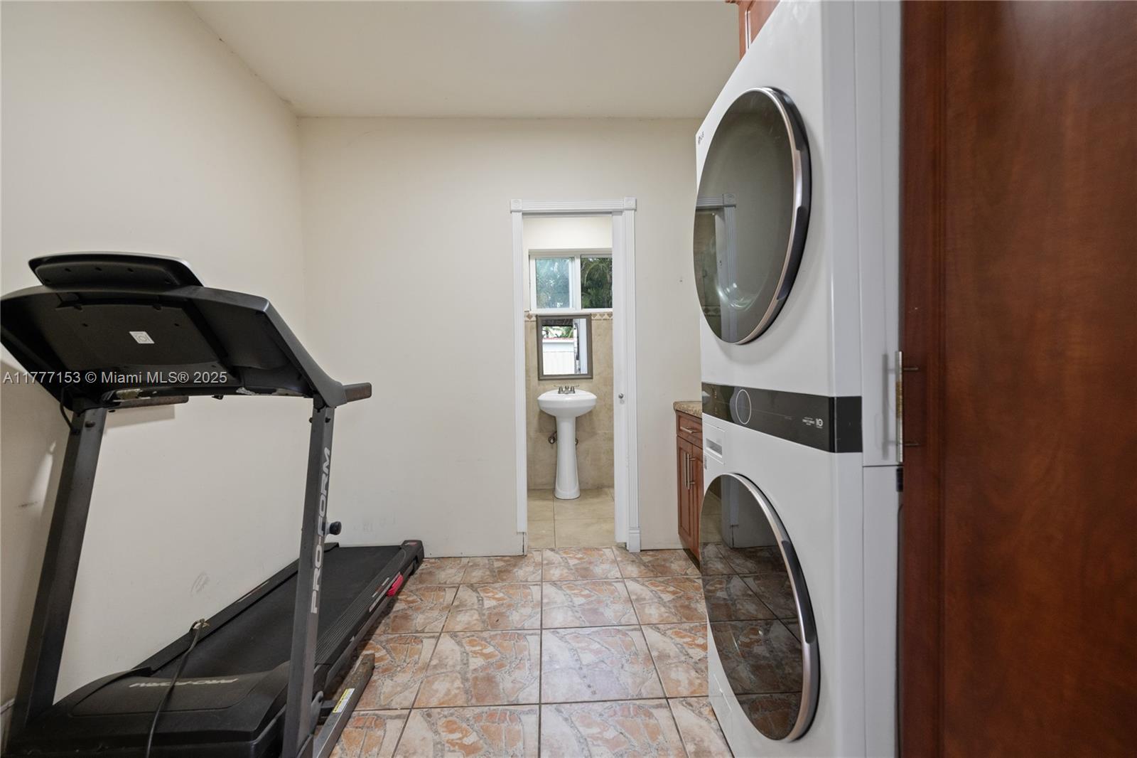 WESTWOOD LAKE 1ST ADDN - Residential