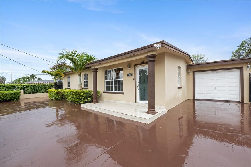 Charming and spacious 4-bedroom, 3-bathroom single family home in the heart of Miami in the desirable Westwood Lake area of Miami. Large backyard overlooking the canal, perfect and ideal for relaxing or entertaining. The yard offers ample space for a pool, RV or to park a boat. Includes a flex room that could be used as a bedroom/office or in-laws, with a private entrance that can generate additional income. Ample parking for up to 10 cars. No HOA, just minutes from major highways, parks, FIU, grocery stores, restaurants, and top-rated hospitals and schools 

No Association fee. Just minutes from major highways, parks, FIU, supermarkets, Restaurants and top-rated hospitals and schools. Owner is motivated , bring your pickiest buyer and send us an offer !! Easy to show