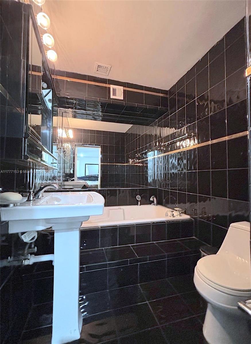 WESTWOOD LAKE 1ST ADDN - Residential