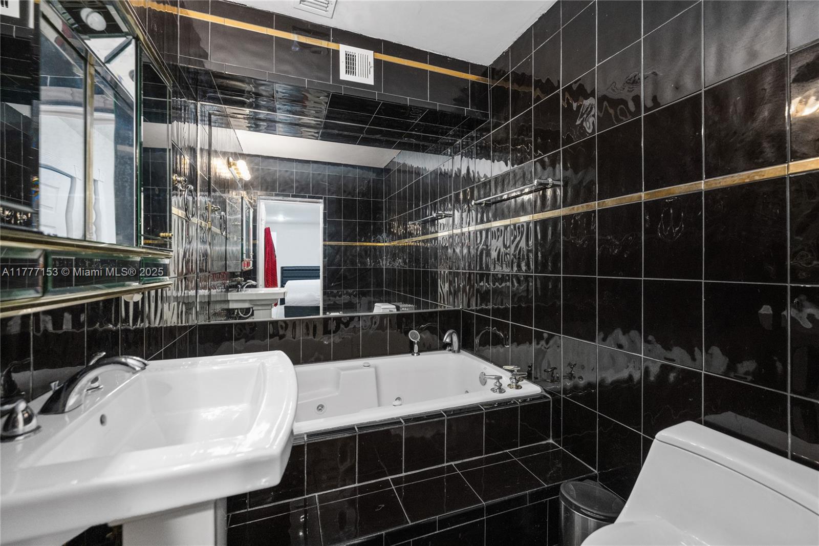 WESTWOOD LAKE 1ST ADDN - Residential