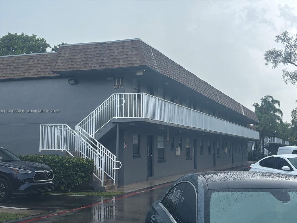 Photo of 4871 NW 9th Dr #4871, Plantation, FL 33317 (MLS # A11918658)