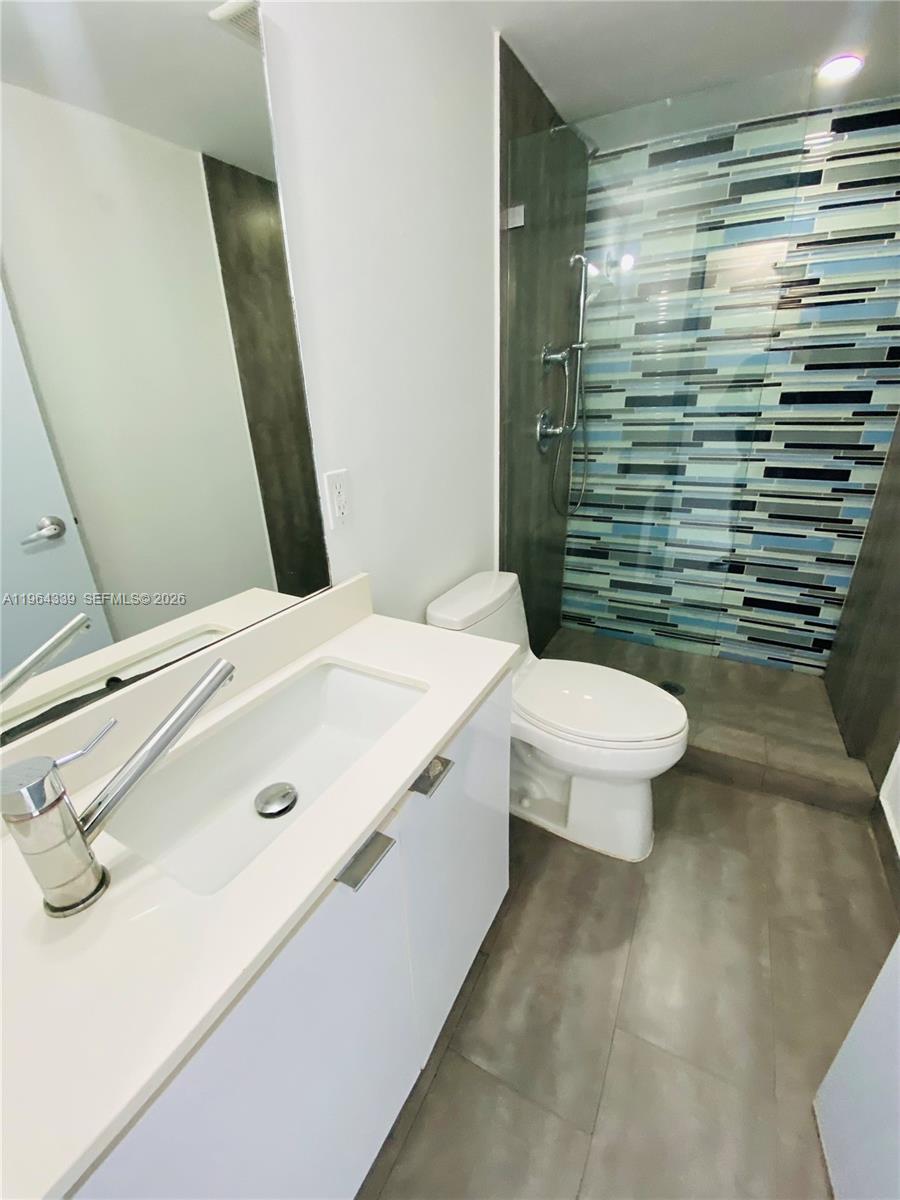 ELISA CONDOMINIUM - Residential