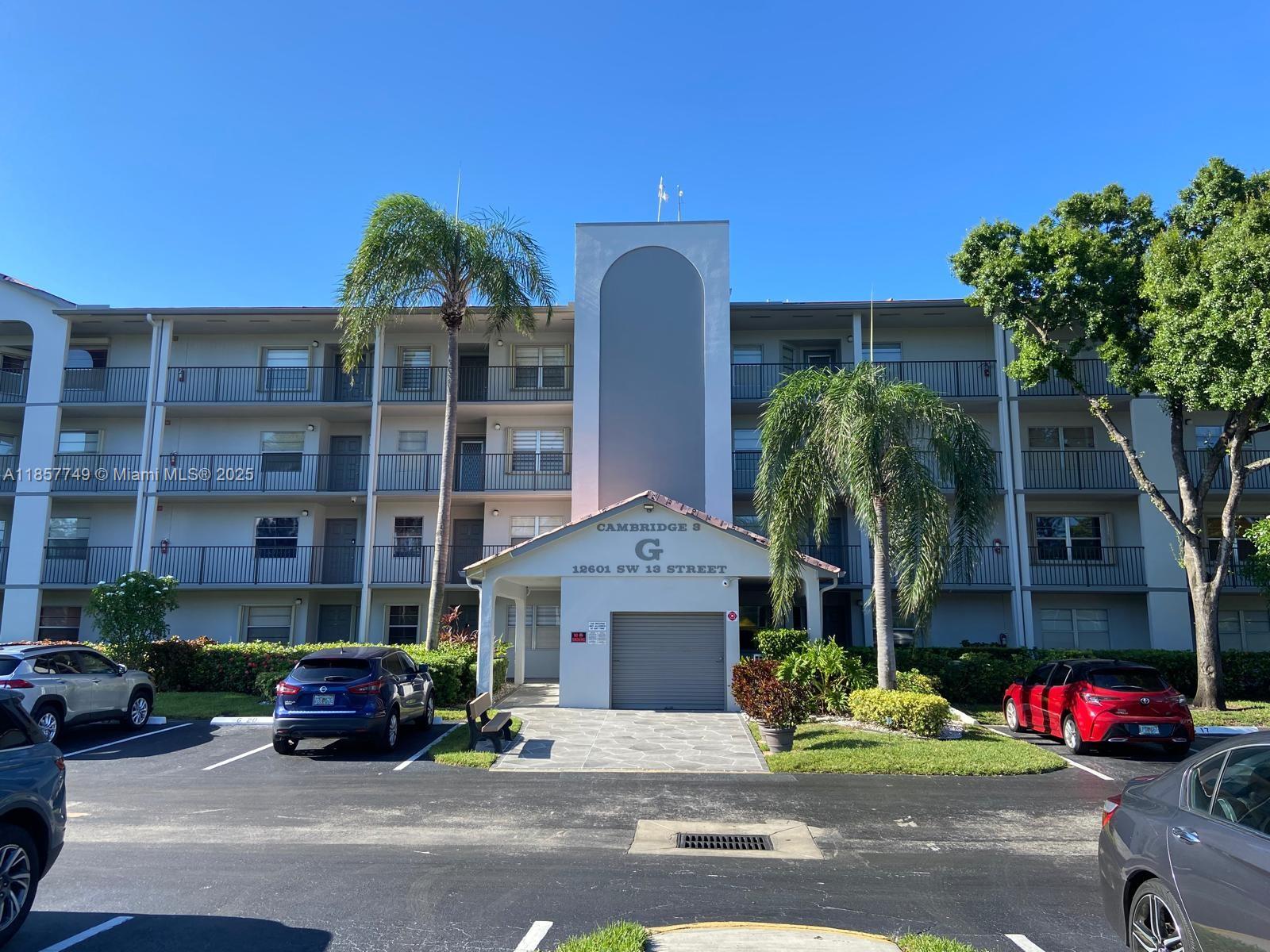 Renovated, ready to see Sept 5th. Apply NOW. in excellent condition, 2 bed/2 bath, washer and dryer inside. 55+ Community.
At least one person must be 55+ and credit score 650 up
4 weeks for approval.
Includes internet, cable and community amenities,(23 swimming pools, meeting rooms for card games, bingo, arts and crafts, music, ceramics, computer, Camera Club, Domino Club, Karaoke Club, library, relaxing sauna, and other classes, billiard room, Shuffleboard, tennis courts, fishing, sailing, and 18-hole, championship golf course on site.
Club Health facility offers the latest in exercise equipment. Daily scheduled classes, group exercise activities.
Gated with security, medical alert system and bus transportation convenient to local malls, shopping centers and medical facilities.
