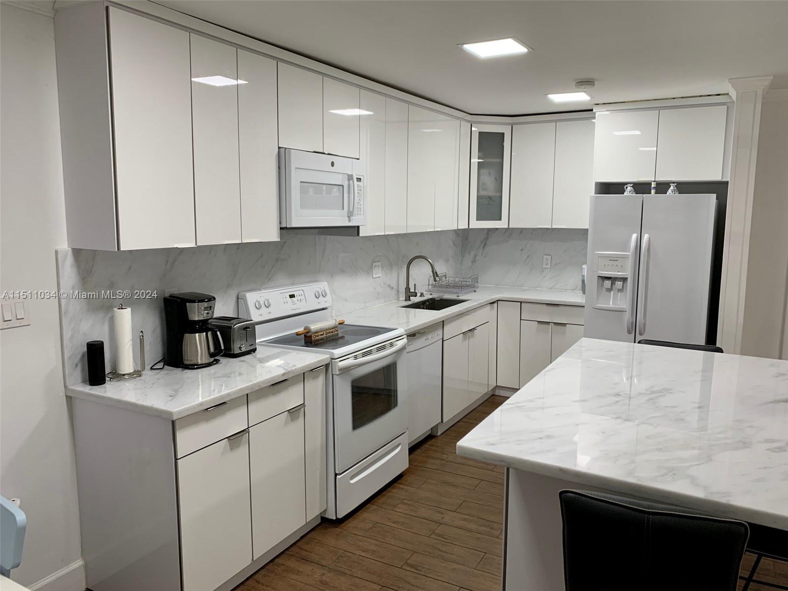 DORAL PARK C CLUB VILLAS - Residential Lease