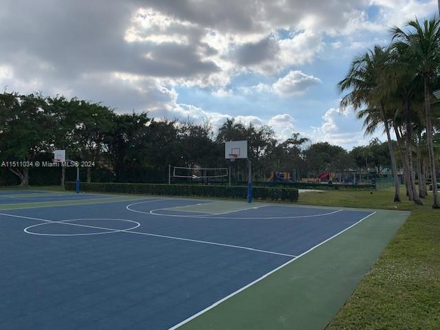 DORAL PARK C CLUB VILLAS - Residential Lease