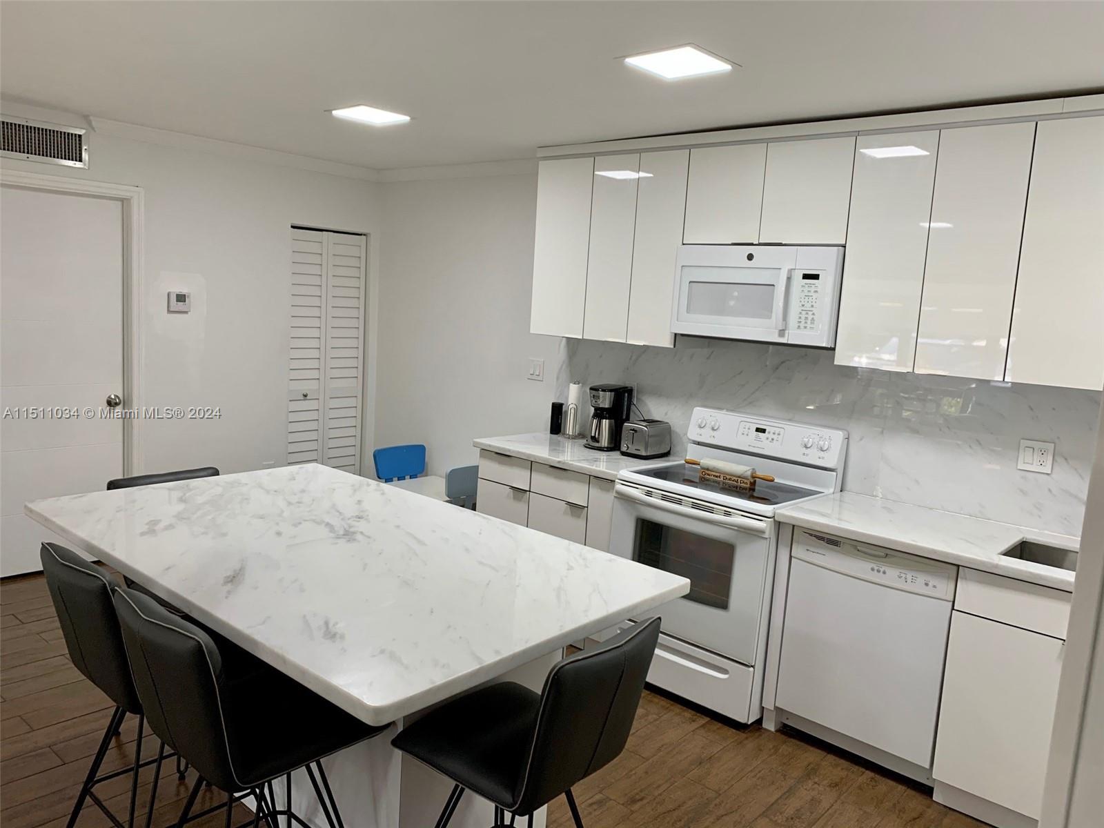 DORAL PARK C CLUB VILLAS - Residential Lease