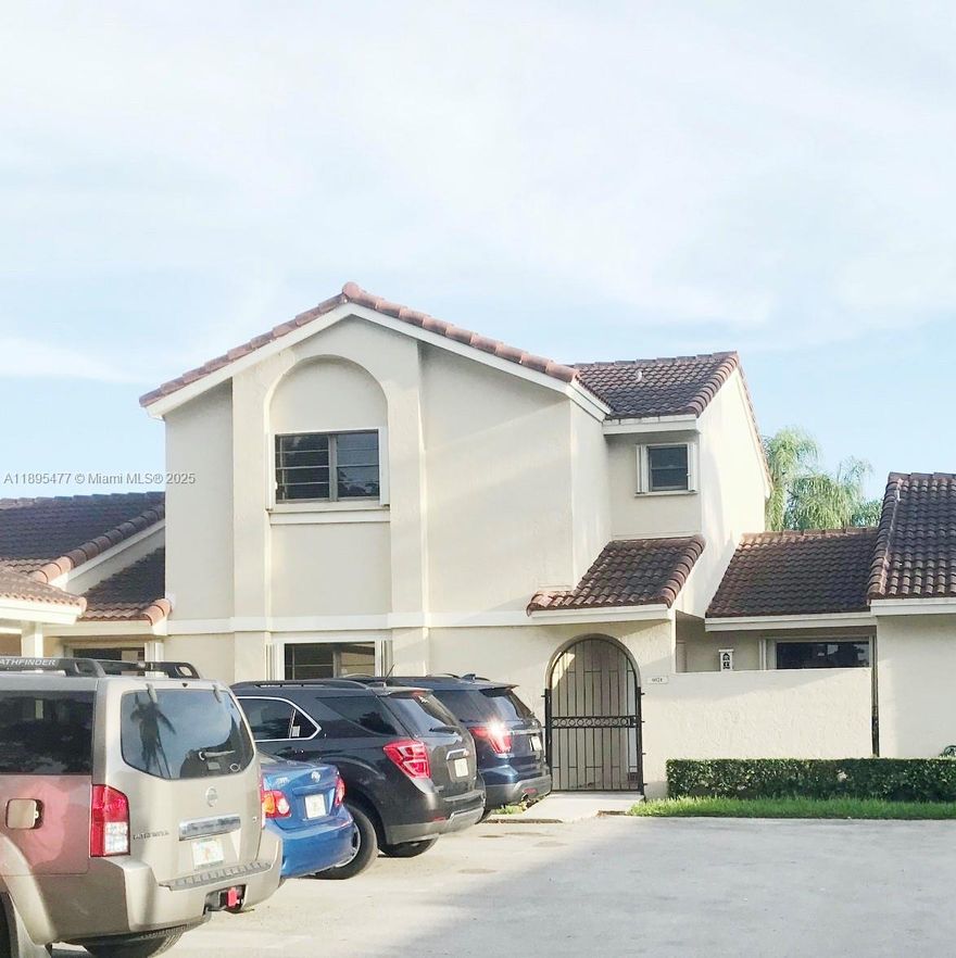 2 FLOORS ! , 2 BED! , 2 BATH ! , 2 PARKING ! - with an INSIDE BALCONY ! and BAR STYLE KITCHEN. This unit is safely located inside a quiet guarded / GATED COMMUNITY, and is literally 2 blocks away from the highway. Excellent amenities include CLUBHOUSE POOL, TENNIS & wide backyard patios. Dont miss this opportunity to get in before the holidays AND ENJOY THIS ONE OF KIND HOME, AVAILABLE NOW !