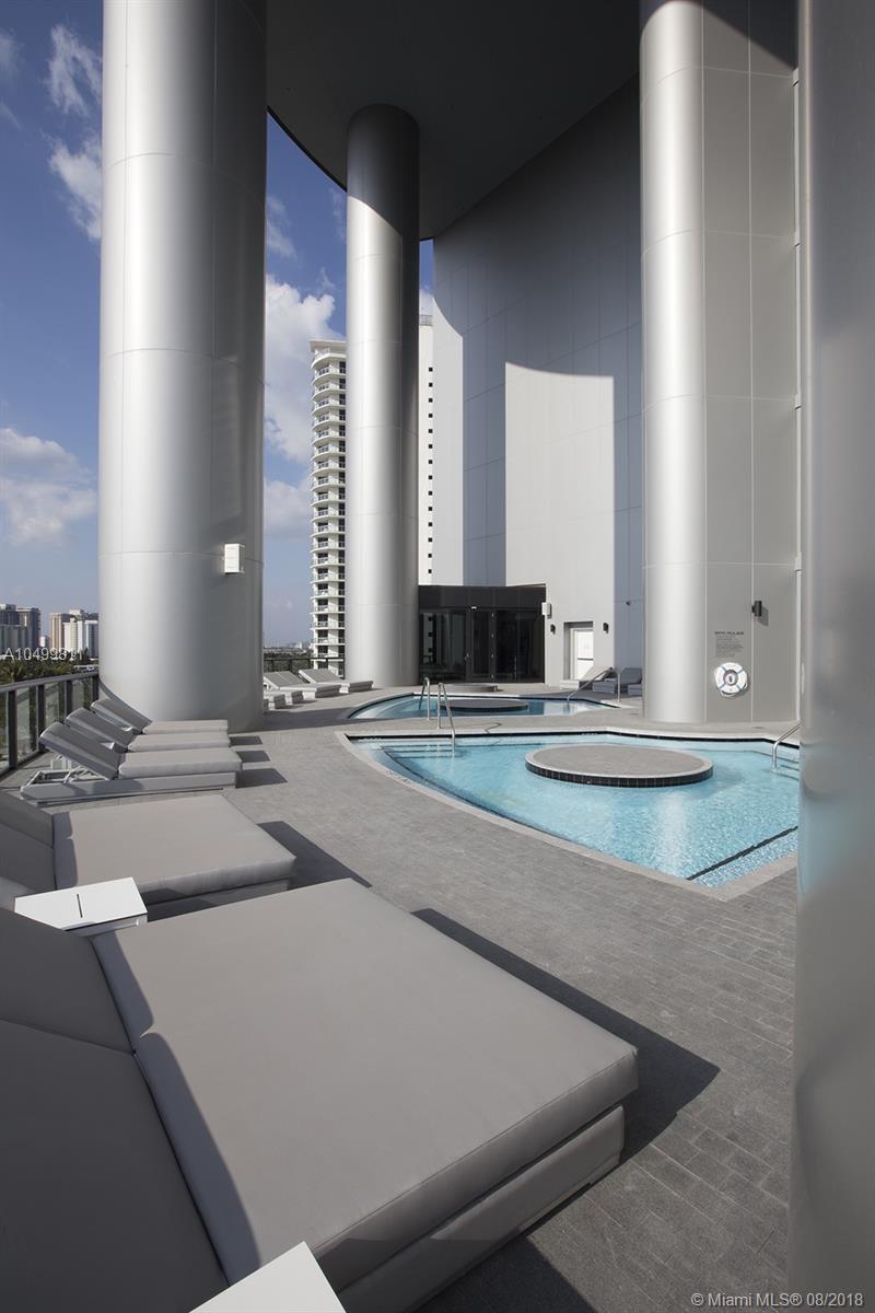 18555 COLLINS AVENUE COND - Residential