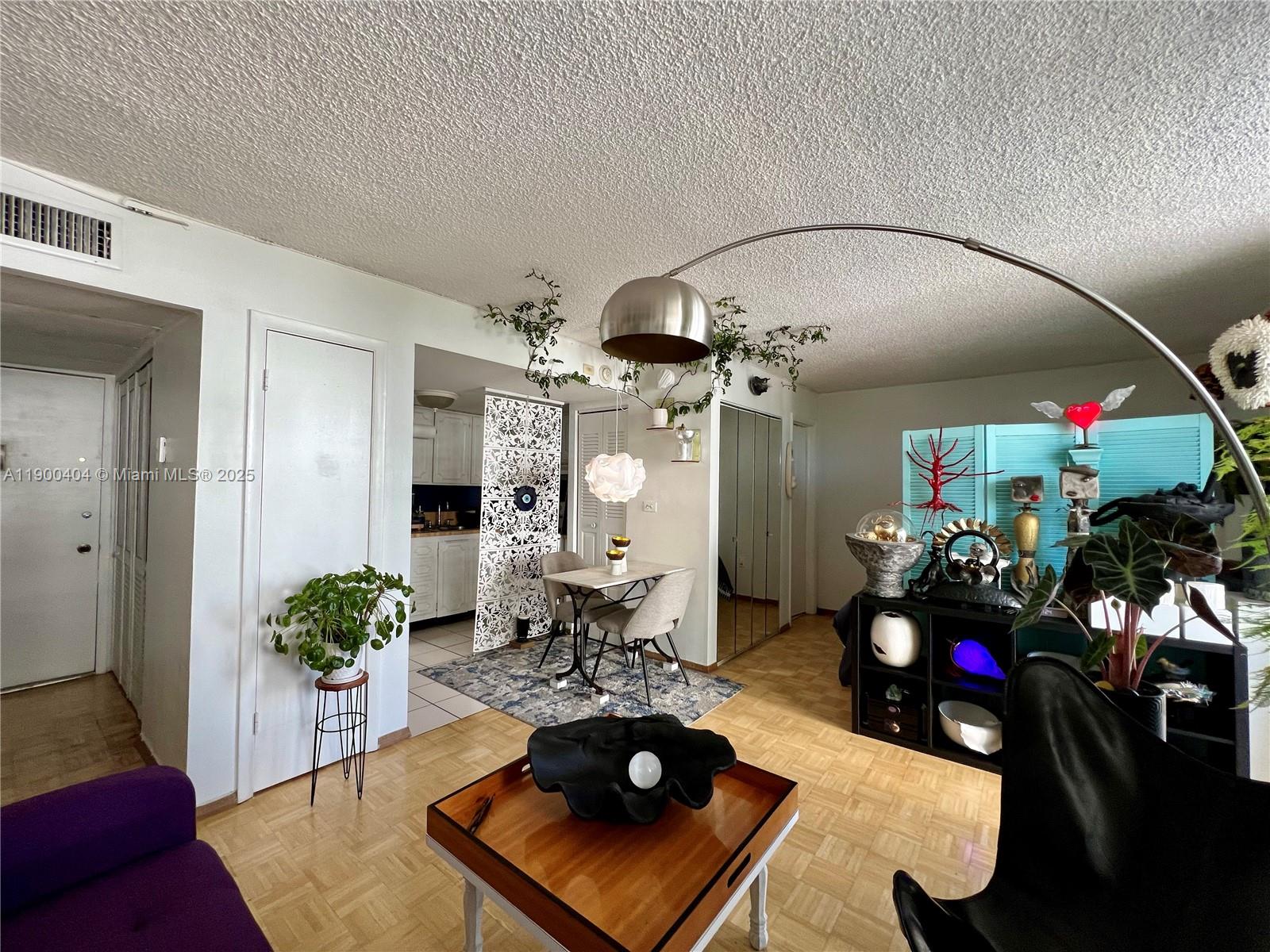 FLAMINGO TOWERS CONDO - Residential Lease