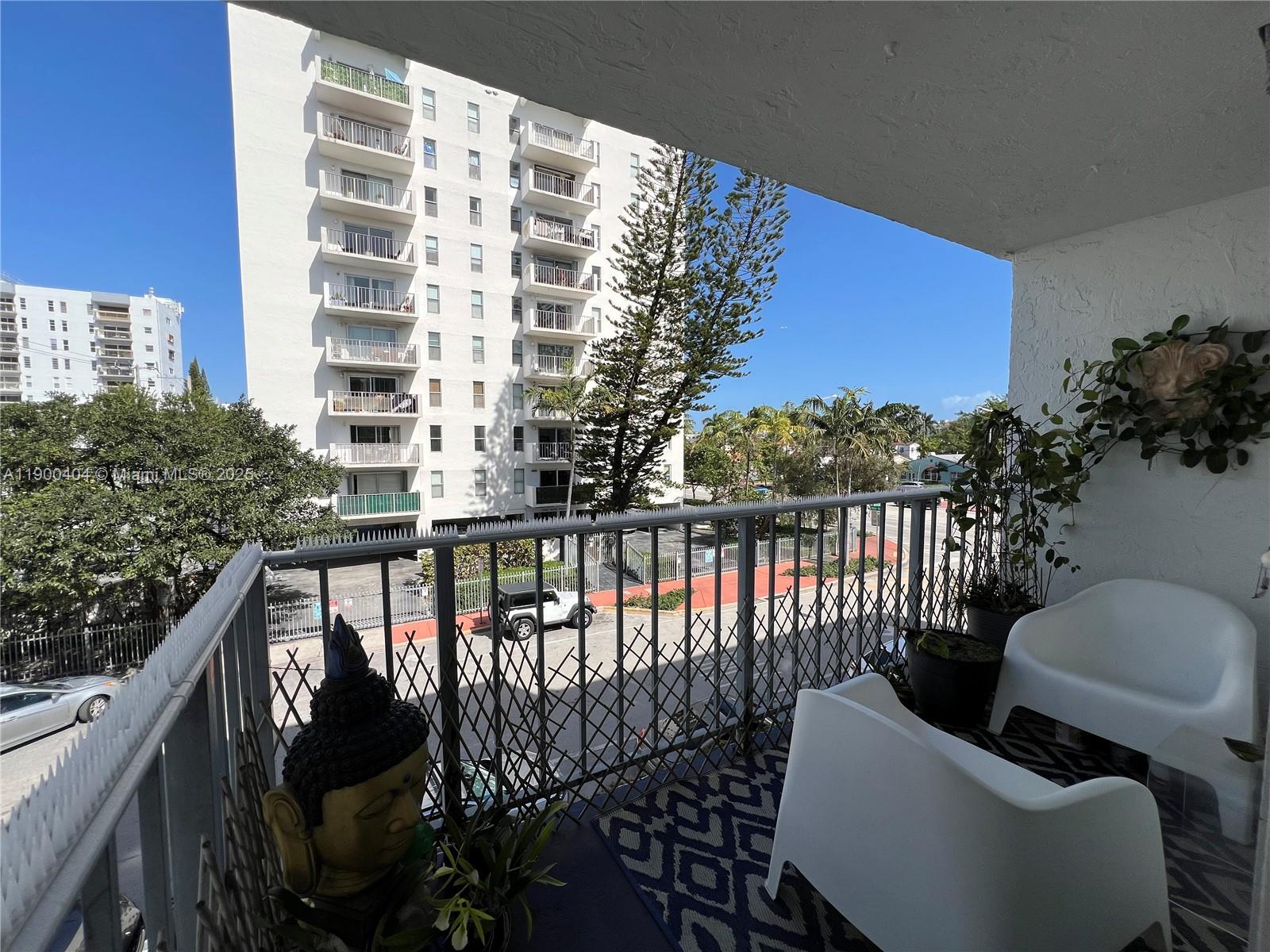 FLAMINGO TOWERS CONDO - Residential Lease