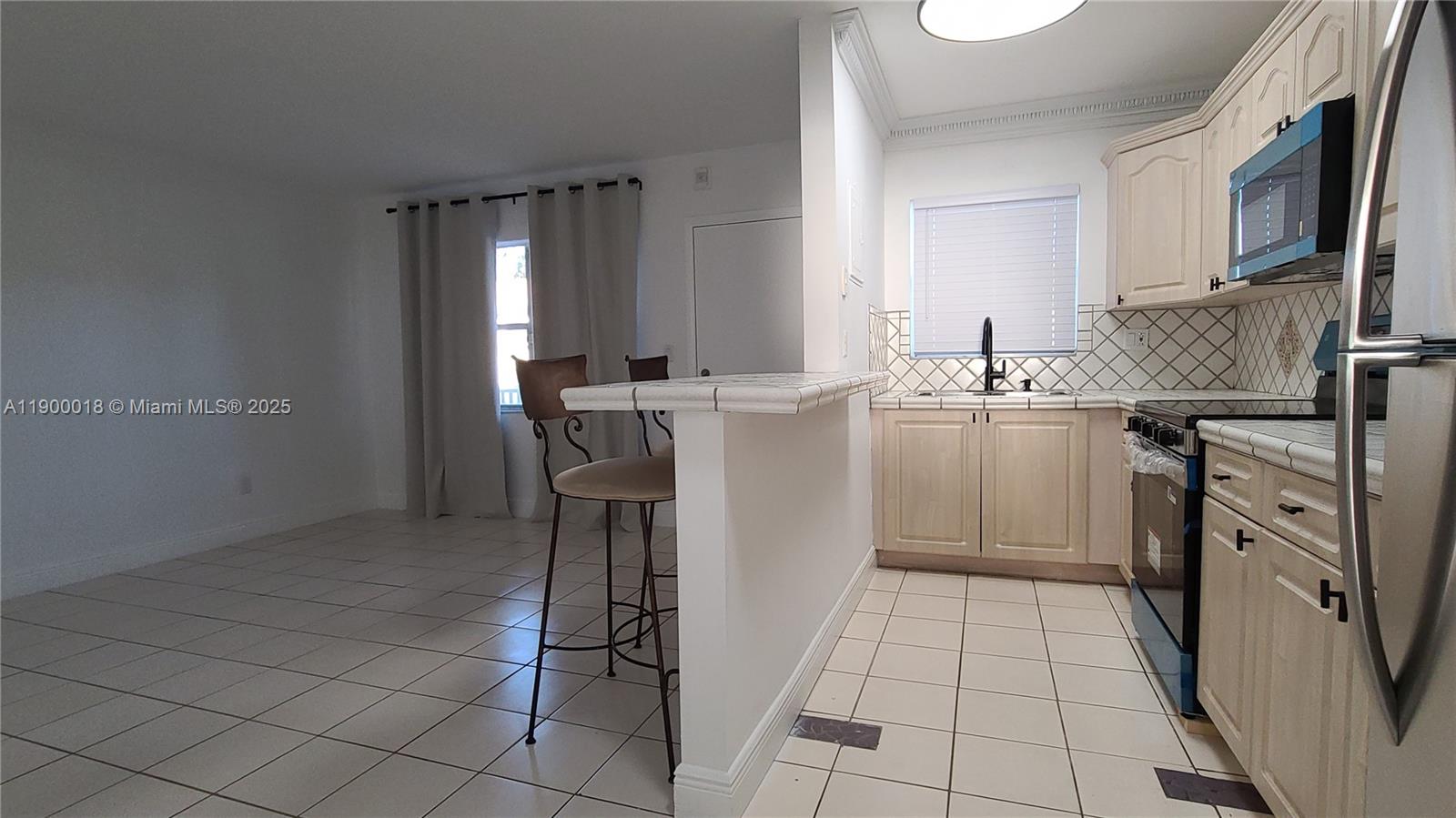 DADELAND PARK CONDO - Residential Lease