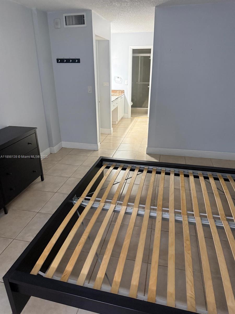SOVEREIGNS CONDO - Residential Lease