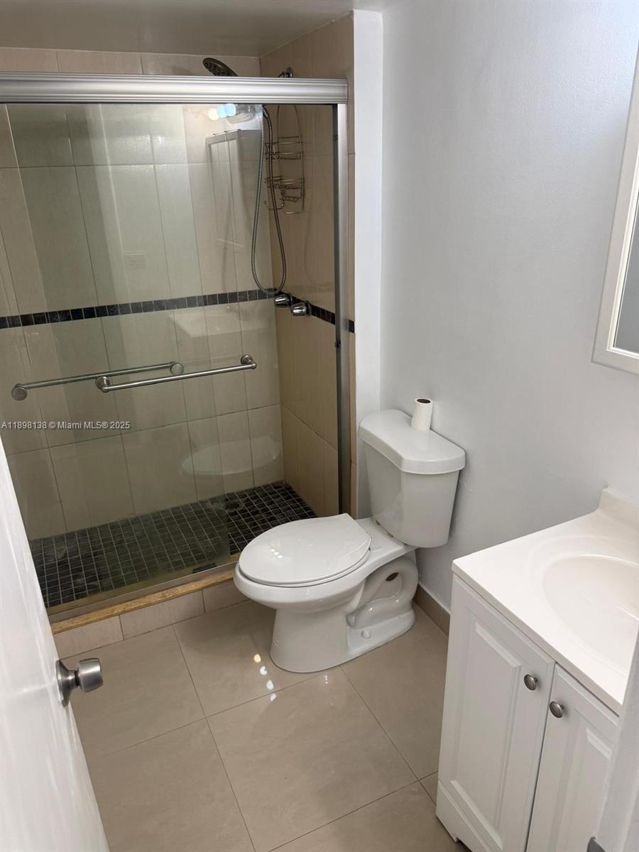 SOVEREIGNS CONDO - Residential Lease
