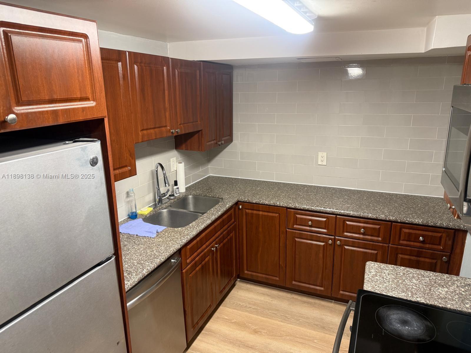 SOVEREIGNS CONDO - Residential Lease