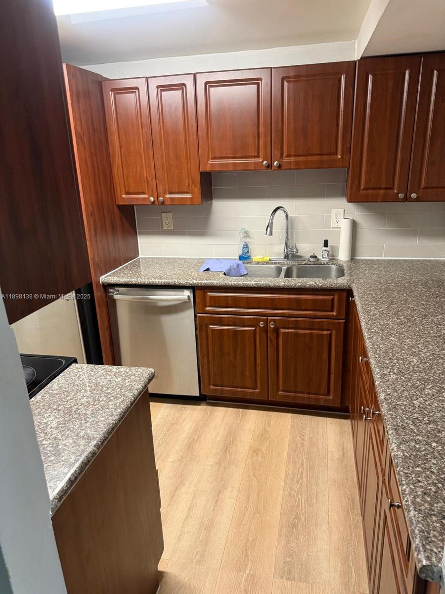 SOVEREIGNS CONDO - Residential Lease