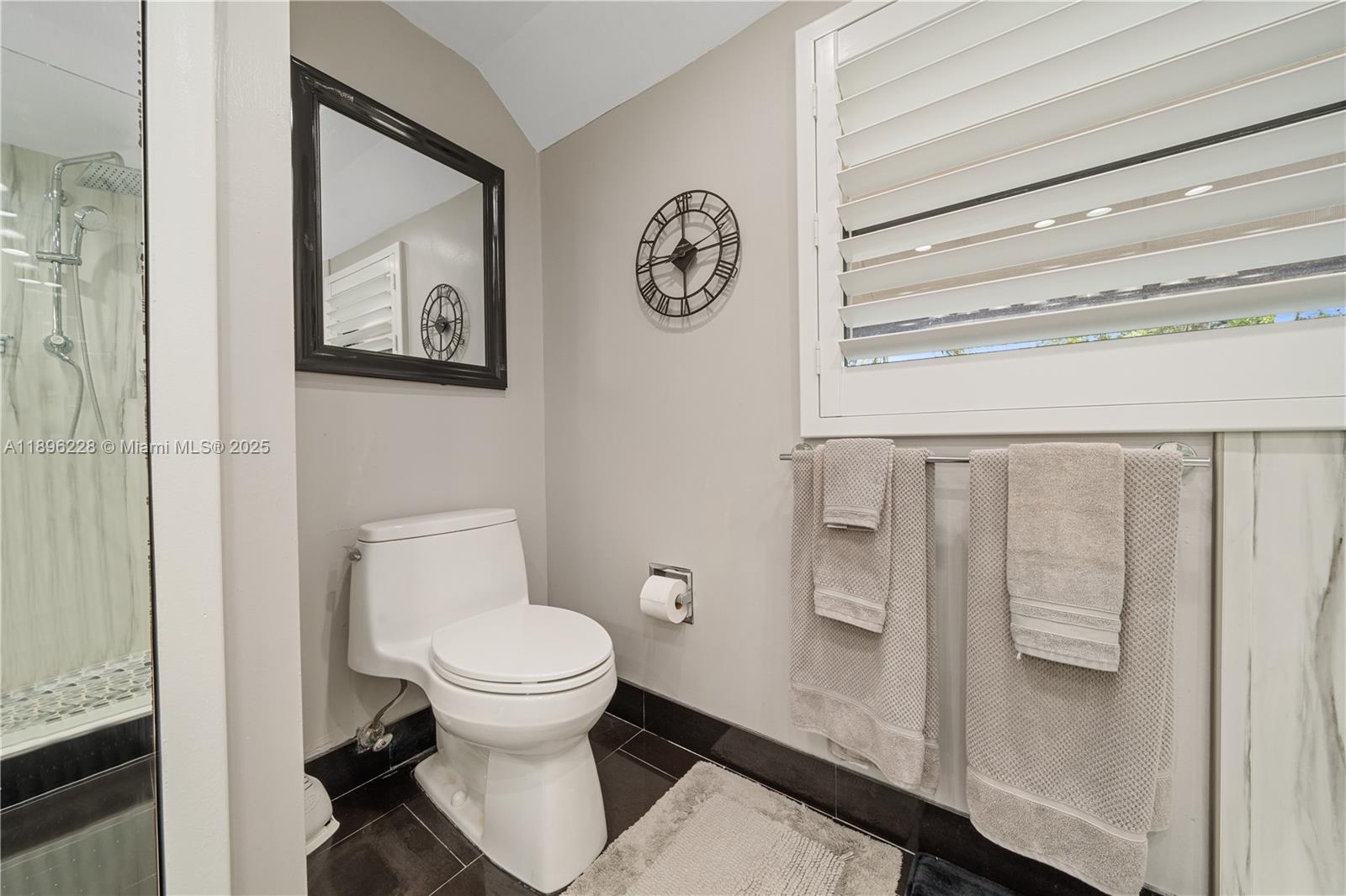 BRIAR BAY TWNHS ESTATES - Residential