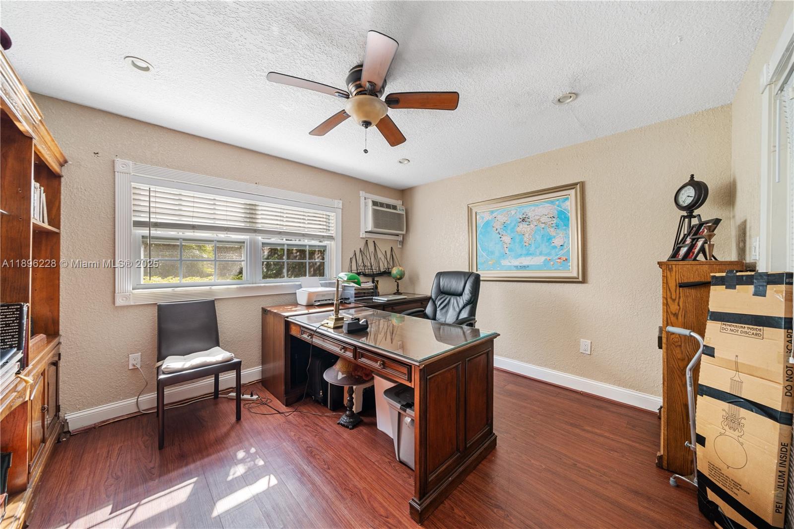 BRIAR BAY TWNHS ESTATES - Residential