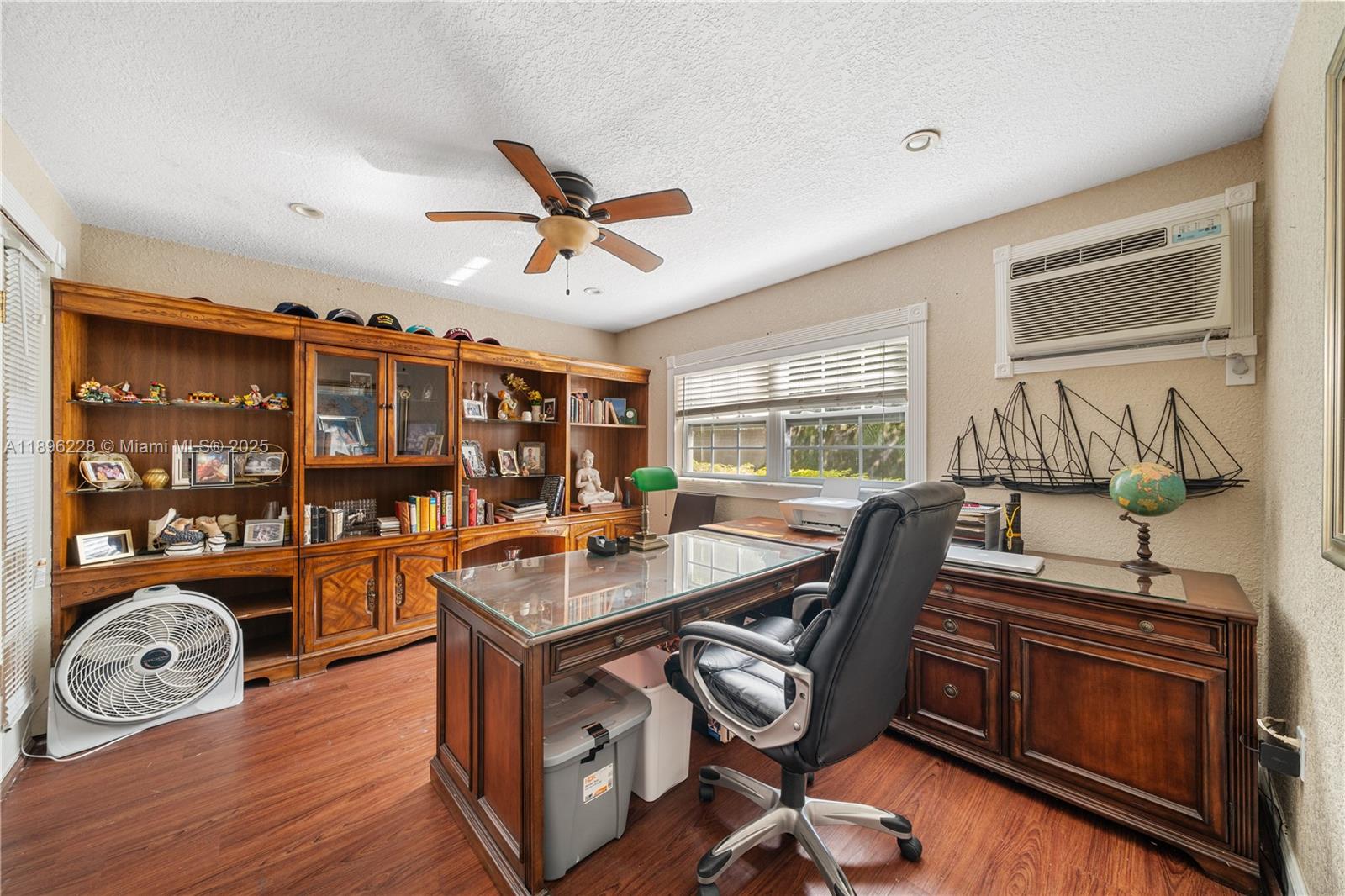 BRIAR BAY TWNHS ESTATES - Residential