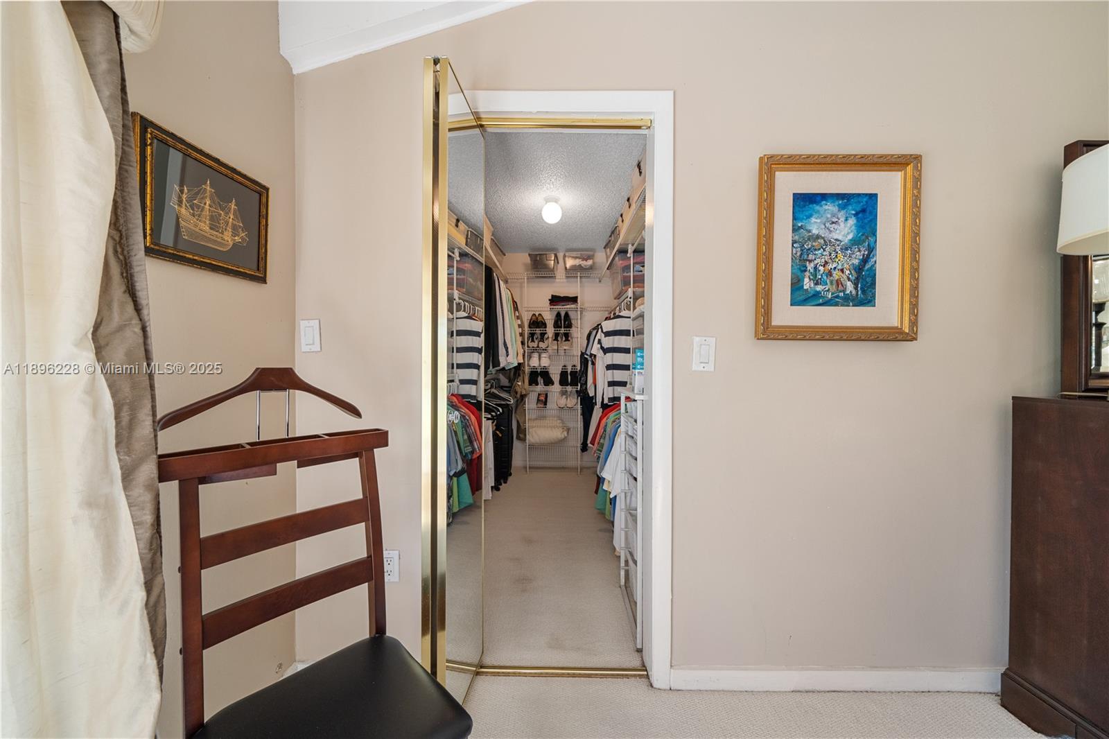 BRIAR BAY TWNHS ESTATES - Residential