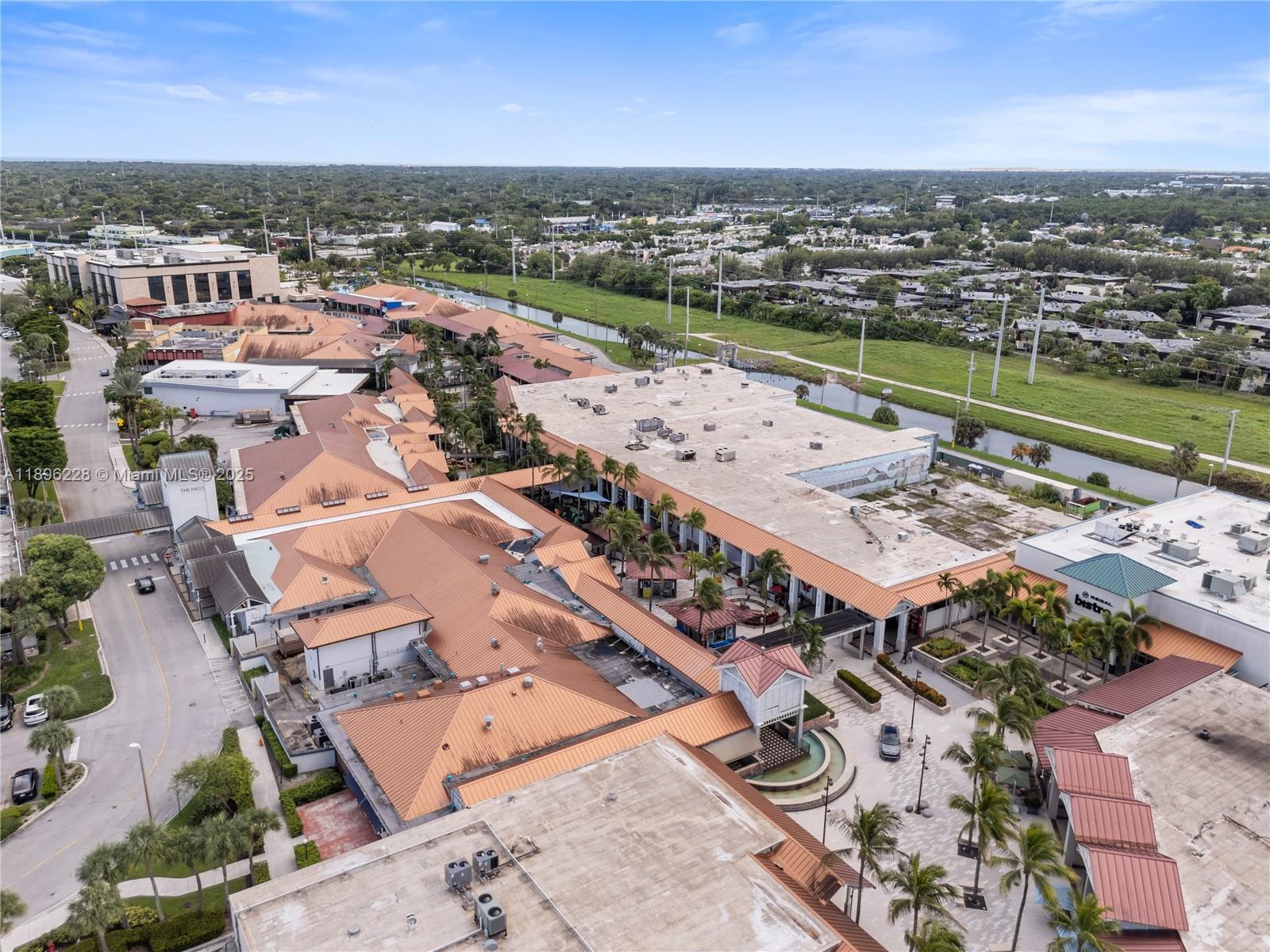 BRIAR BAY TWNHS ESTATES - Residential