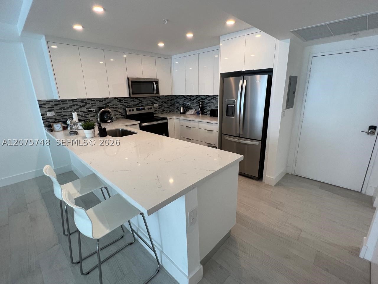 5601 Collins Ave 412A