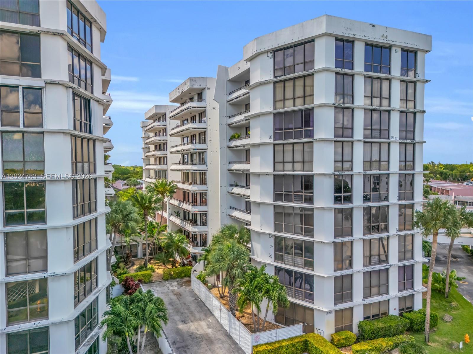 TOWERS OF KENDALE LAKES C - Residential