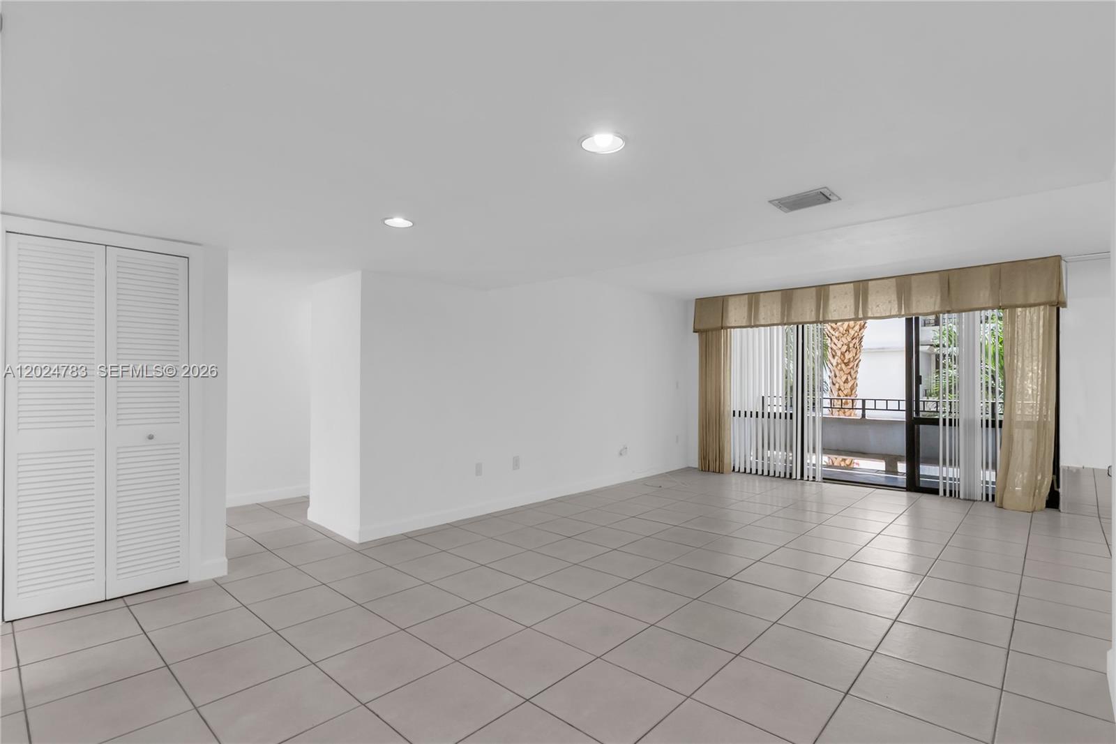 TOWERS OF KENDALE LAKES C - Residential