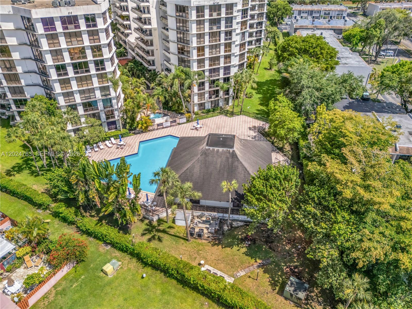 TOWERS OF KENDALE LAKES C - Residential