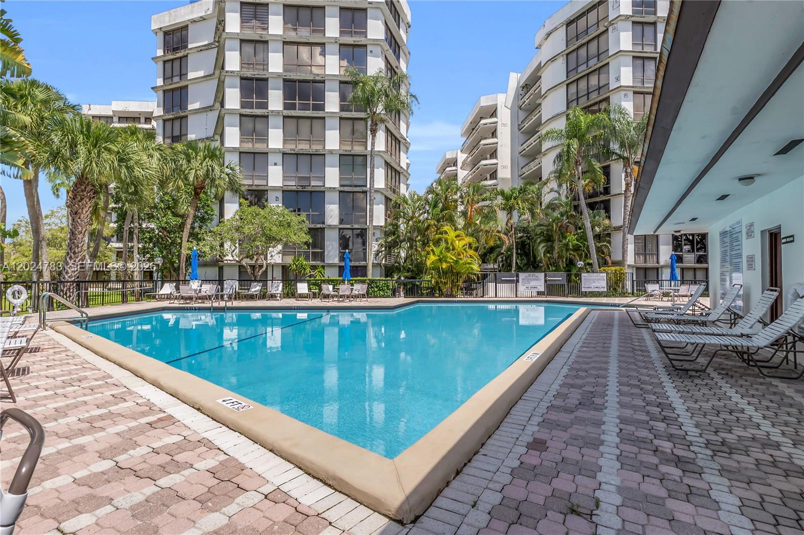 TOWERS OF KENDALE LAKES C - Residential