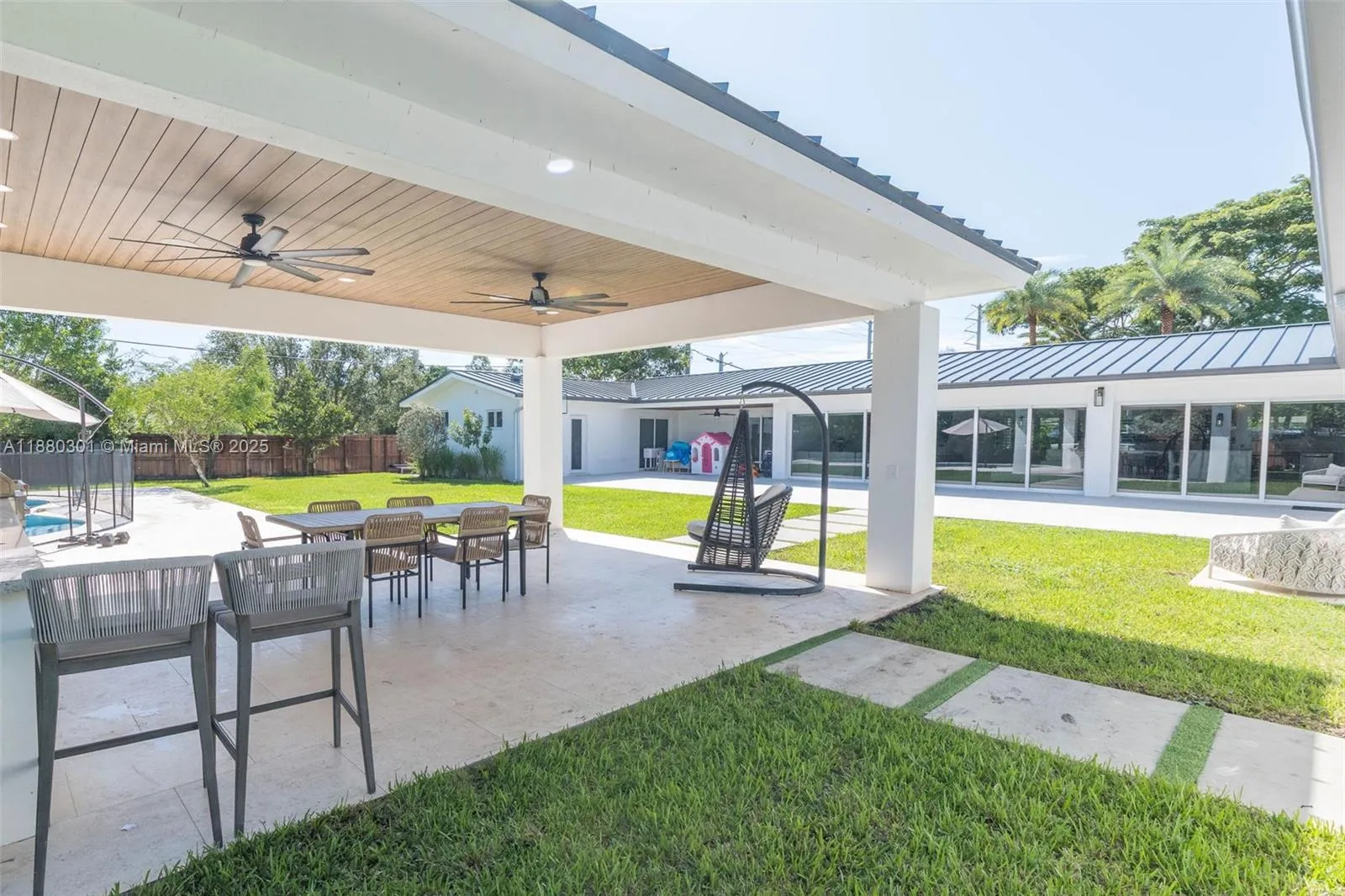 Palmetto Bay, Florida 33158, United States, 5 Bedrooms Bedrooms, ,4 BathroomsBathrooms,Residential,Active,212395