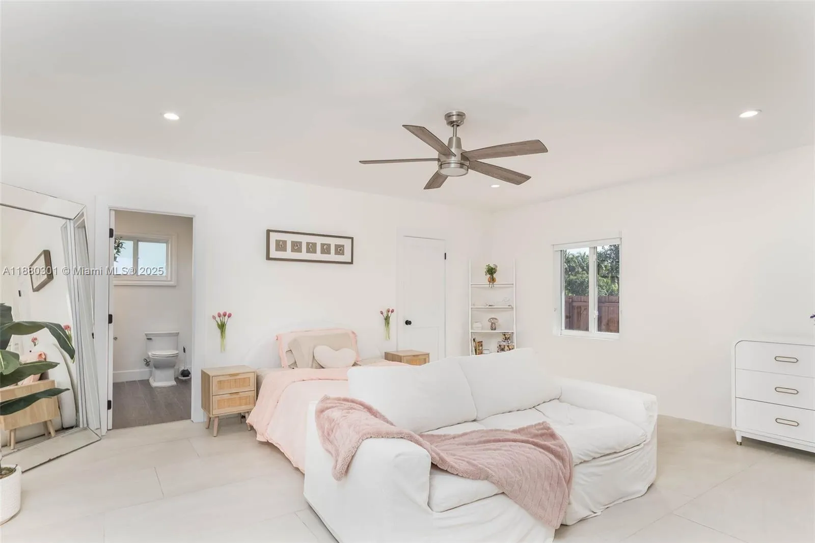 Palmetto Bay, Florida 33158, United States, 5 Bedrooms Bedrooms, ,4 BathroomsBathrooms,Residential,Active,212395