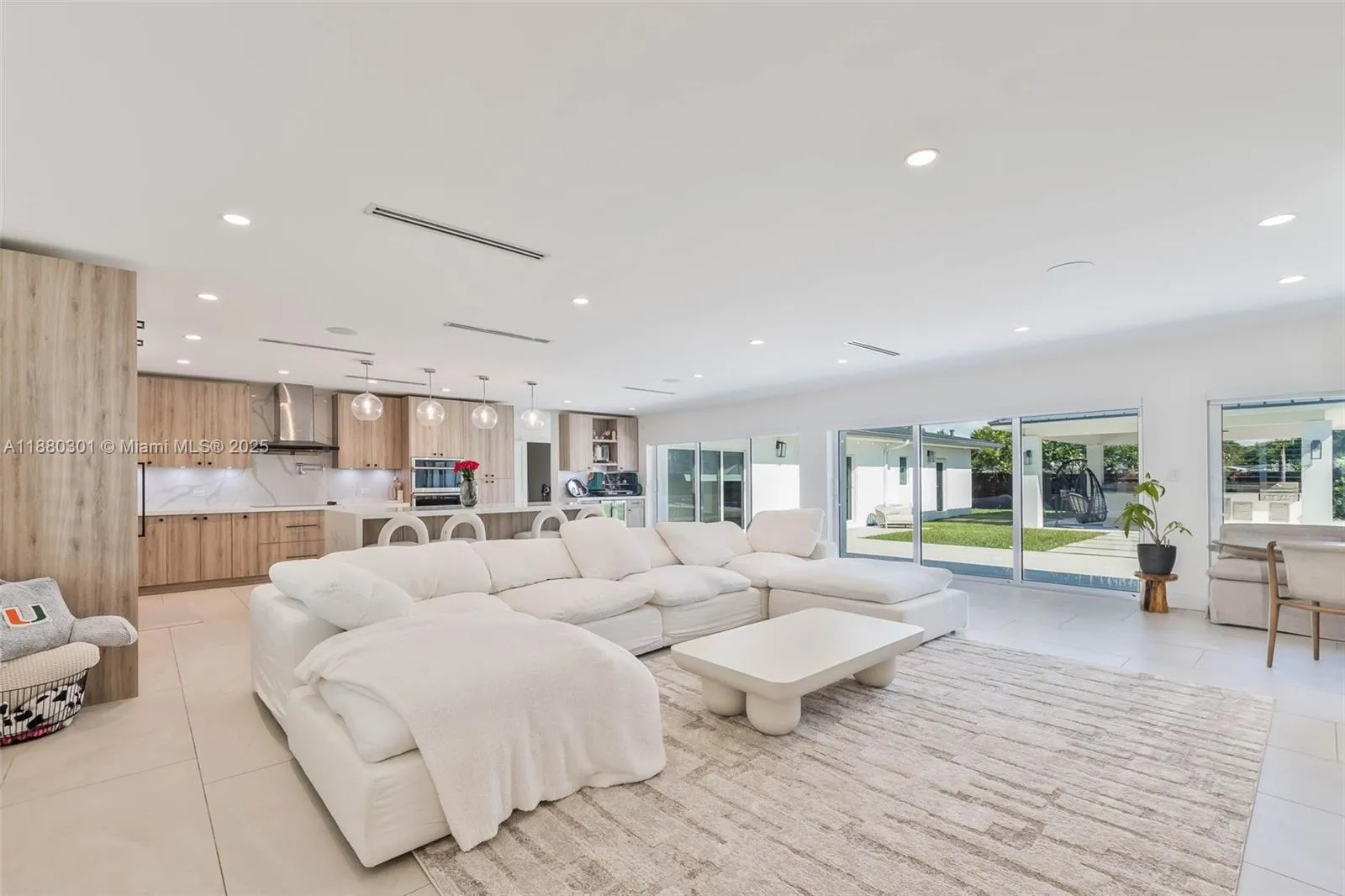 Palmetto Bay, Florida 33158, United States, 5 Bedrooms Bedrooms, ,4 BathroomsBathrooms,Residential,Active,212395