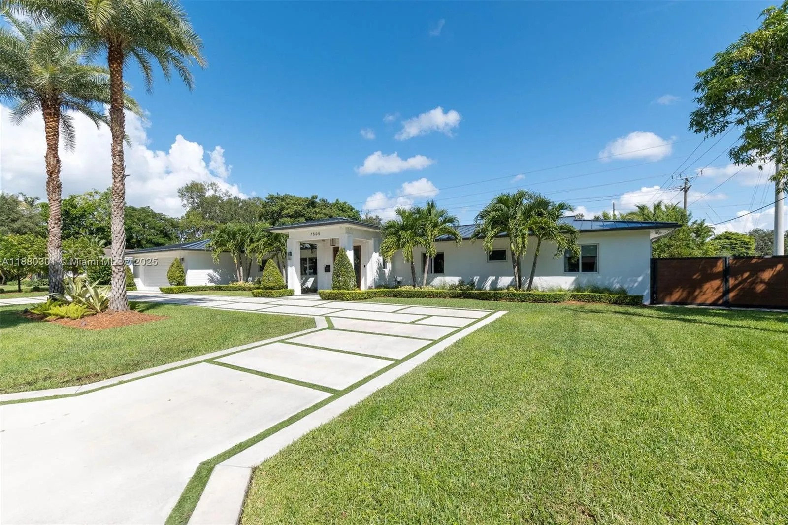 Palmetto Bay, Florida 33158, United States, 5 Bedrooms Bedrooms, ,4 BathroomsBathrooms,Residential,Active,212395
