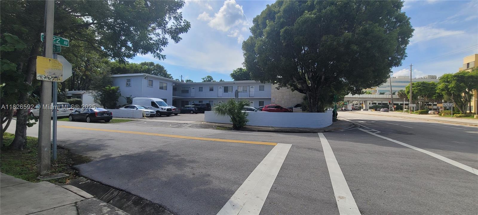 Location! Location! Location! 1/1 at the corner of US 1 and SW 22nd Ave next to the Underline. This spacious one bedroom has a walk in closet in the bedroom plus pantry area in the kitchen. Just minutes to Downtown and perfectly situated between the Coconut Grove and Coral Way neighborhoods. You have access to I 95, Metrorail and public transportation. Pets are welcome, some restrictions apply! Assigned parking plus On Site Laundry Facility
SPECIAL = $1,850 MOVES YOU IN or PAY $1,695 FOR THE FIRSY YEAR. YOUR CHOICE!