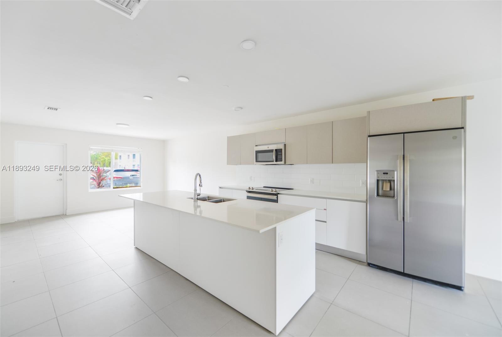 2535 NE 193rd St 3108