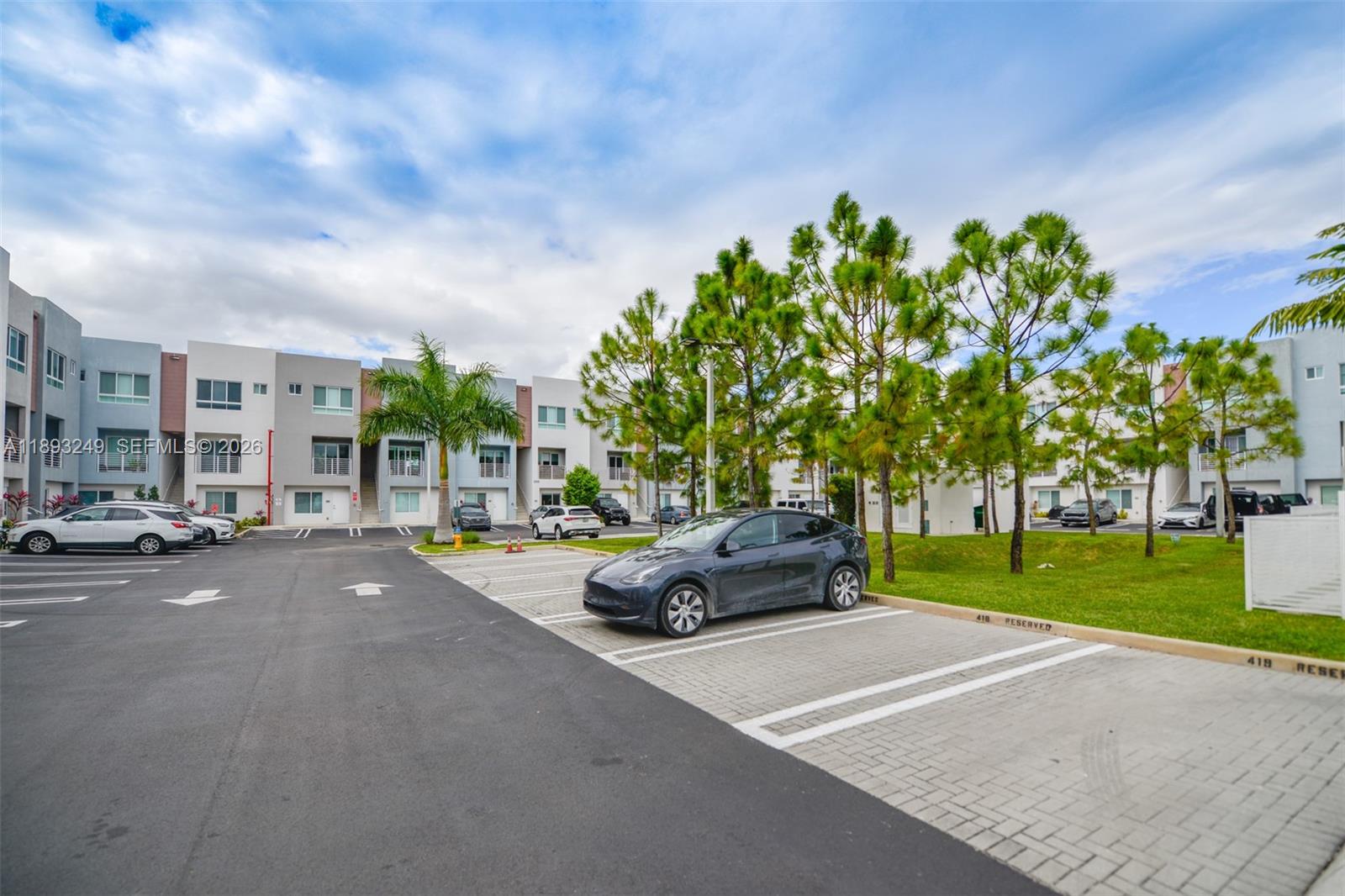 RIVERWOOD - Residential