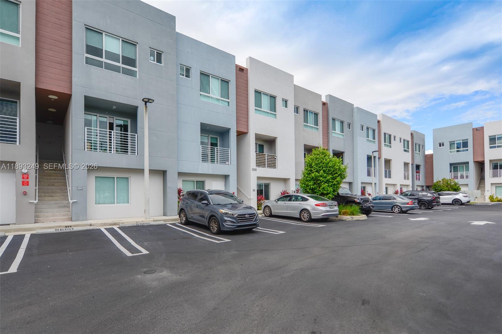 RIVERWOOD - Residential