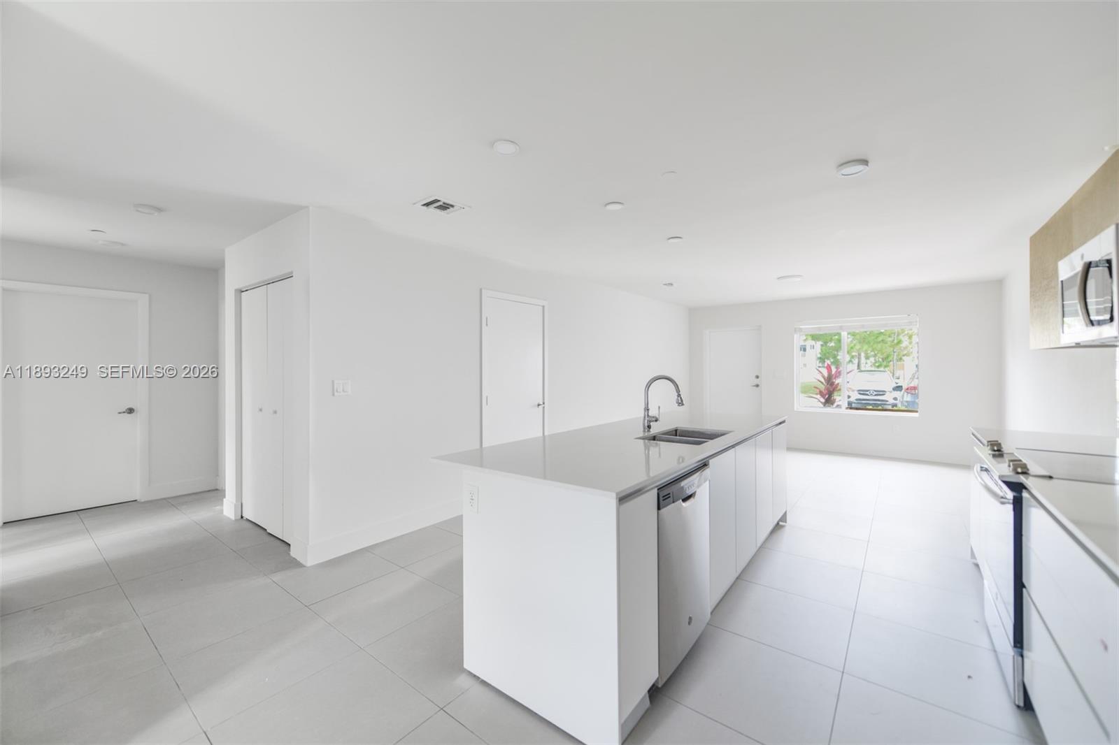 2535 NE 193rd St 3108