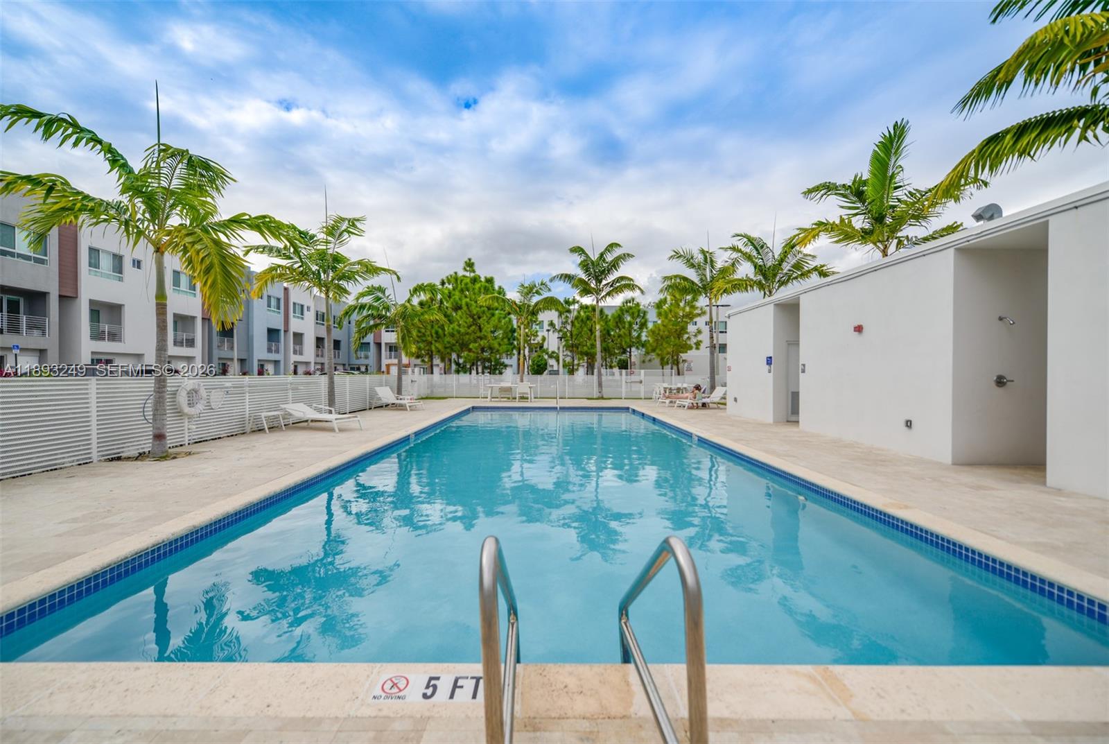 RIVERWOOD - Residential