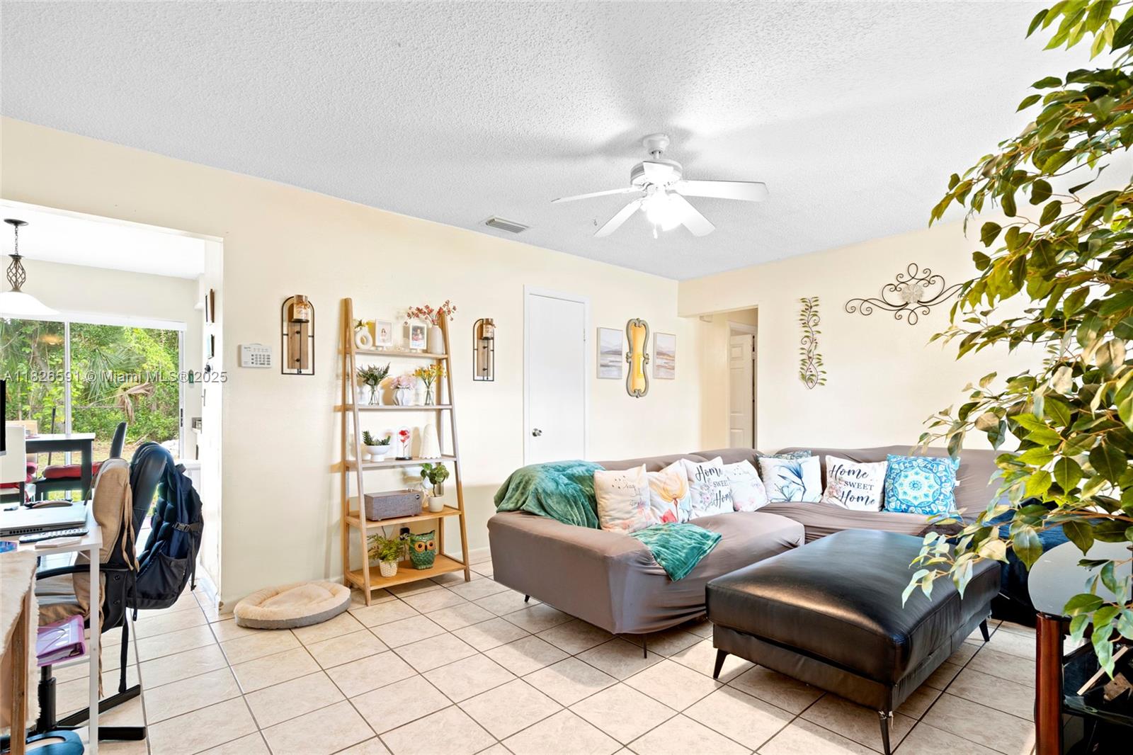 8506 Lee Pl
