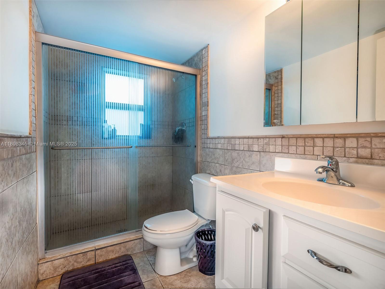 LAKEWOOD ON THE GREEN CON - Residential