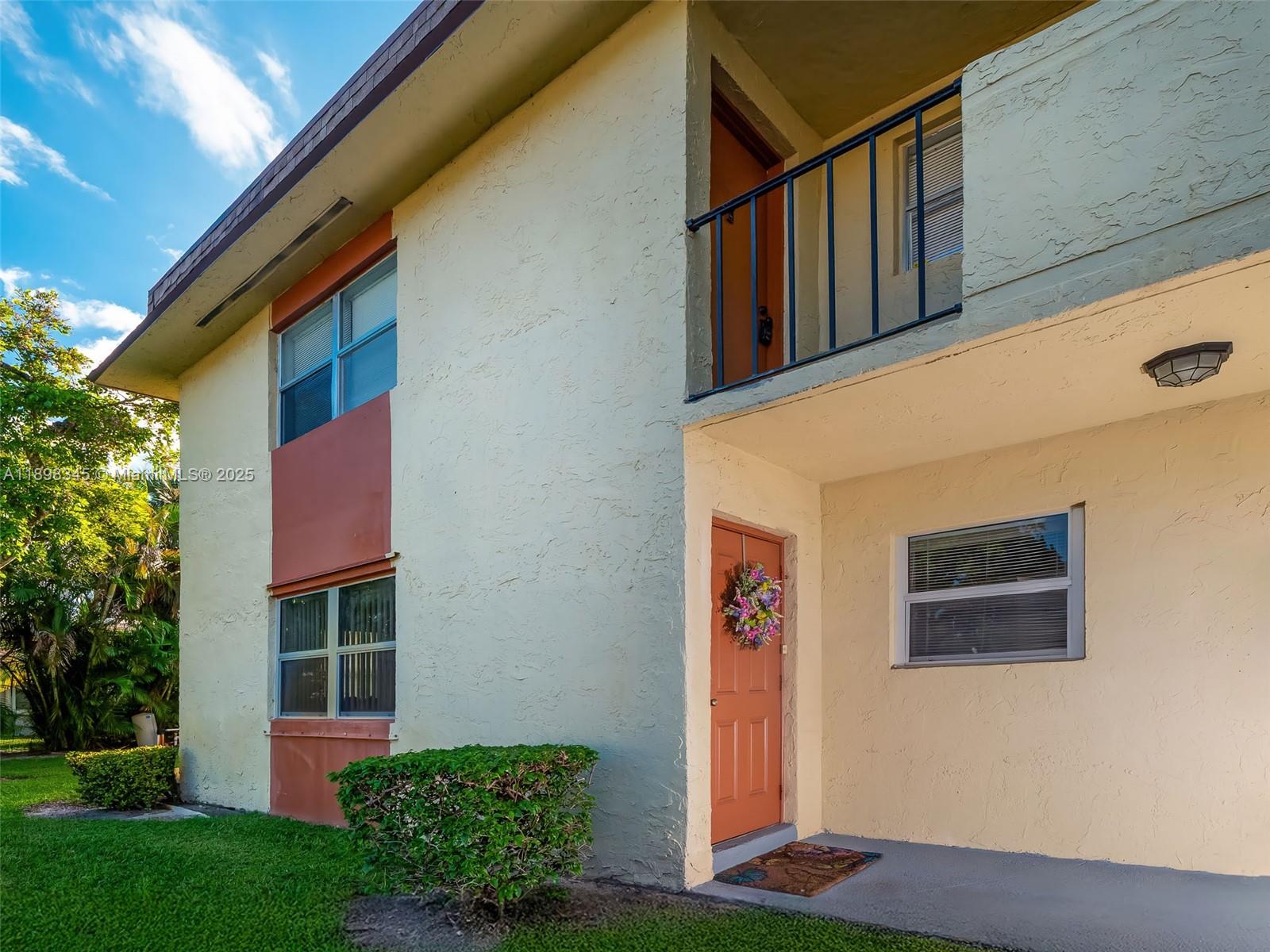 LAKEWOOD ON THE GREEN CON - Residential