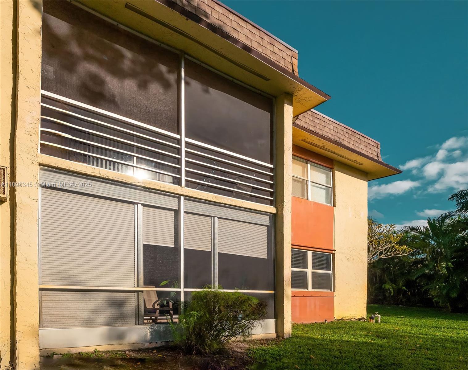 LAKEWOOD ON THE GREEN CON - Residential