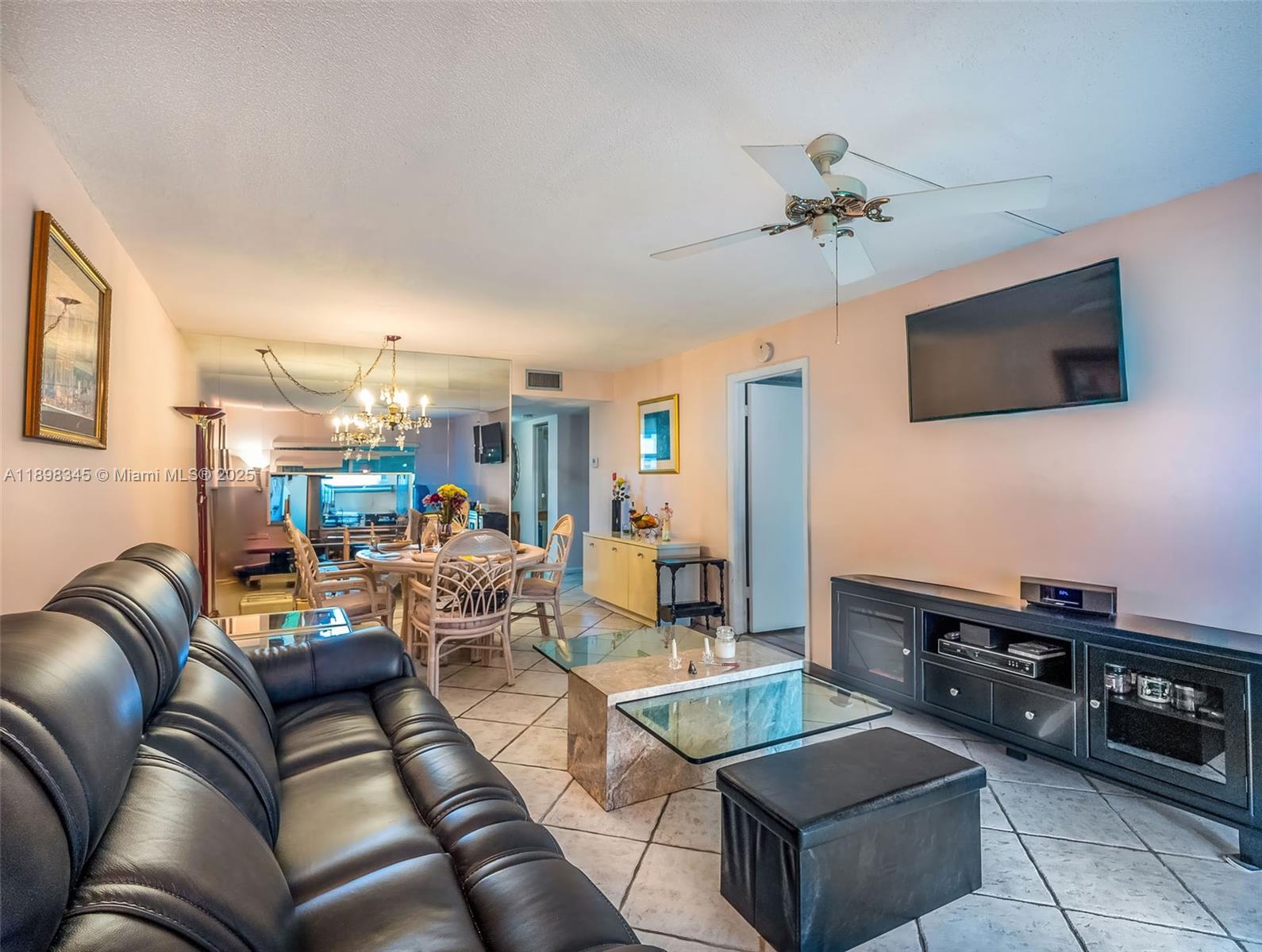 LAKEWOOD ON THE GREEN CON - Residential