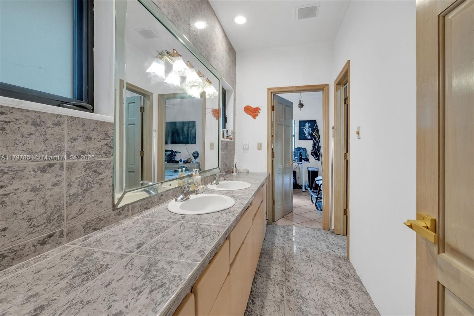GRANADA PLACE AMD PL - Residential