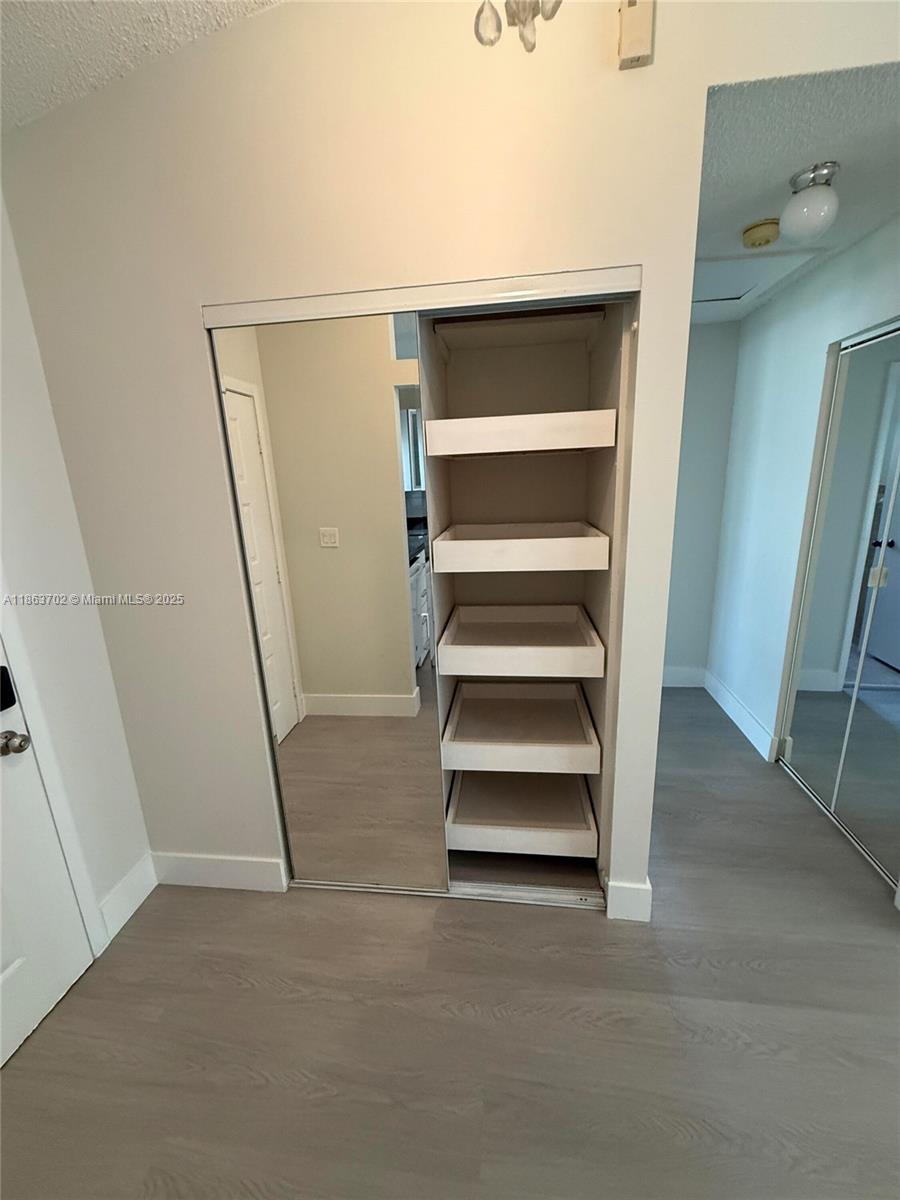 WATERSIDE - Residential