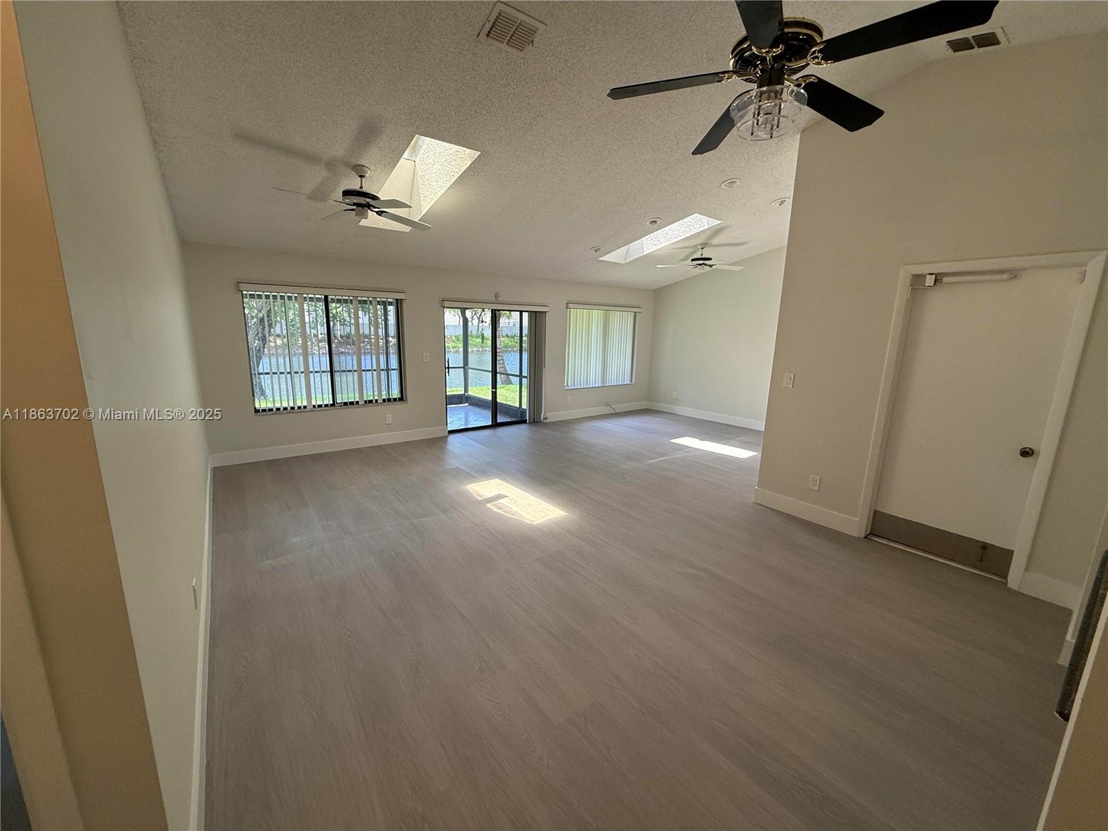 WATERSIDE - Residential