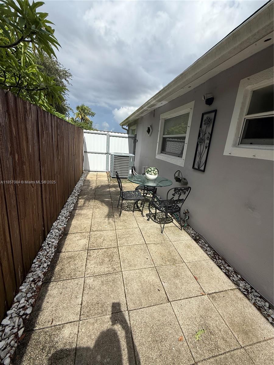 1 Bedroom a 1 bathroom. Private entrance , 1 parking space. Electricity and water included.