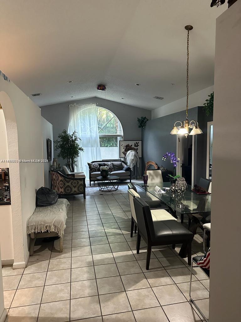 SYMPHONY BAY - Residential